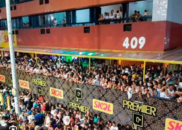 Farol Barra Flat. Vista Mar No Circuito Do Carnaval . Em Frente A Praia.