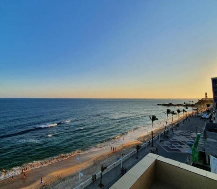 Farol Barra Flat. Vista Mar No Circuito Do Carnaval . Em Frente A Praia.